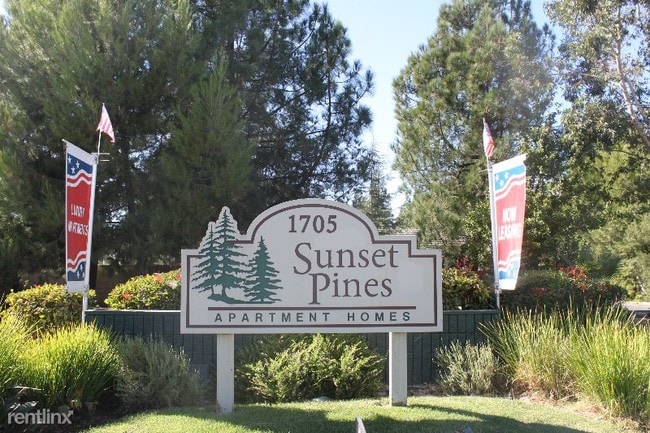 Building Photo - 2 br, 1 bath Apartment - 1705 SUNSET AVE