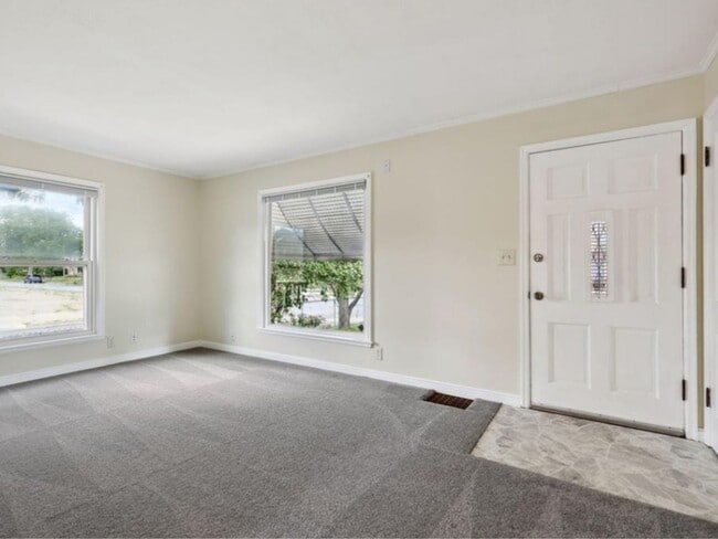 Building Photo - 3 Bedroom Single Family Home in Minneapolis