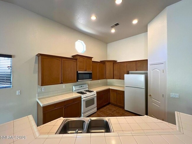 Building Photo - 7169 Beacon Dr