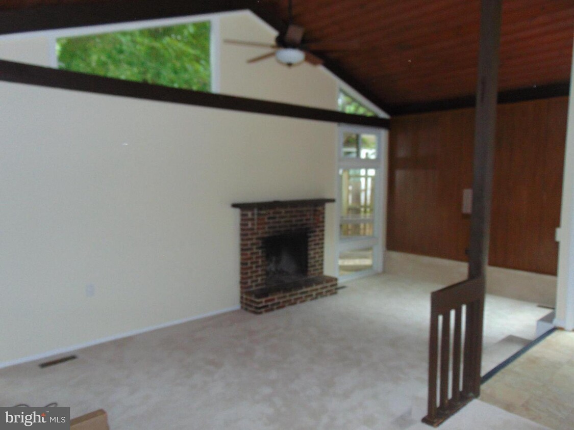 Primary Photo - 2576 Paxton St