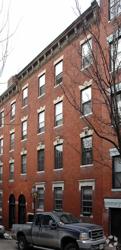 Building Photo - 125 Myrtle St