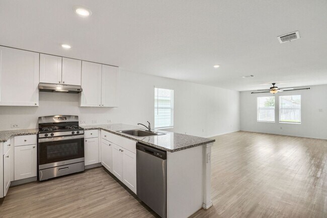 Foto del edificio - First Time Rental!