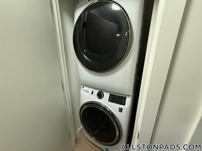 Building Photo - 1079 Commonwealth Ave