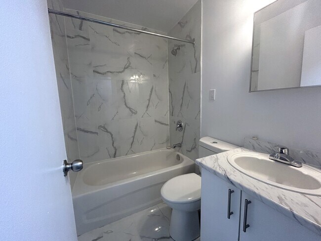 Photo du bâtiment - Mayfair Apartments