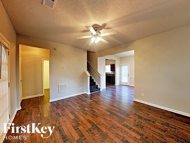 Foto del edificio - 2204 Crossrail Dr