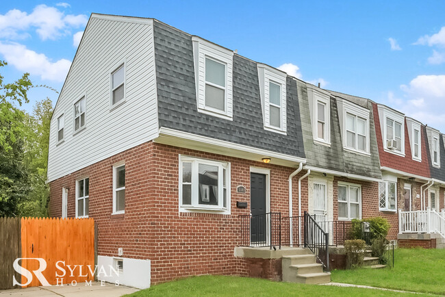Foto del edificio - Lovely 3 level end unit townhome!