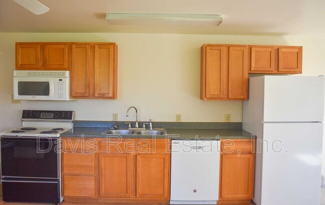Building Photo - 135 Kunes St