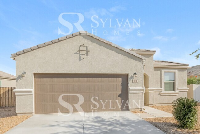 Foto del edificio - This charming home is ready for your personal touch!