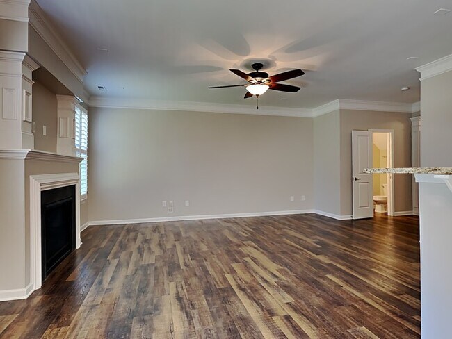 Building Photo - $750 off one month's rent!