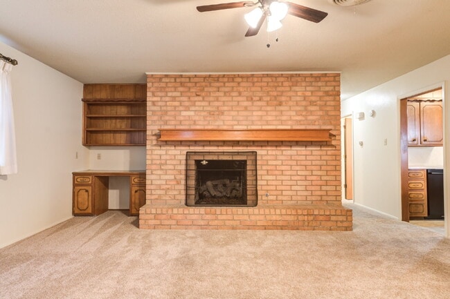 Building Photo - Wonderful 2 Bedroom 1.5 Bathroom Duplex!!!