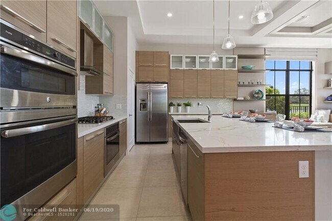 Foto del edificio - 10251 Peninsula Pl