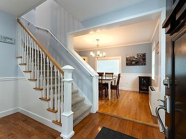 Building Photo - Charming 3-Bedroom Historic Home in Downto...
