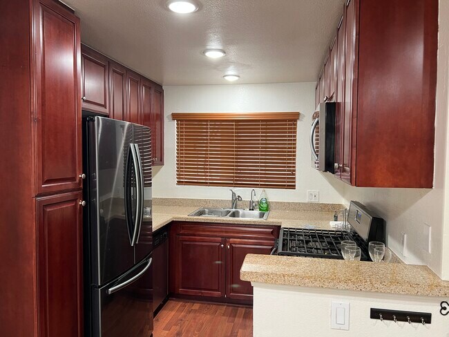 Building Photo - 5515 Canoga Ave