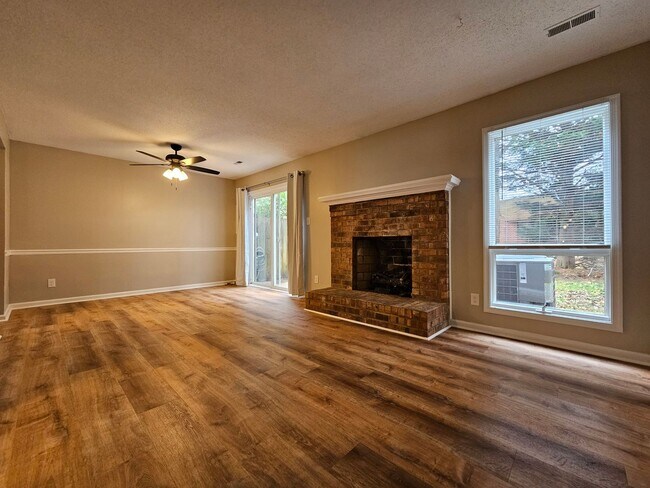 Building Photo - STONEBRIDGE LANDING