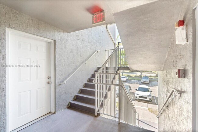 Foto del edificio - 11177 SW 8th St