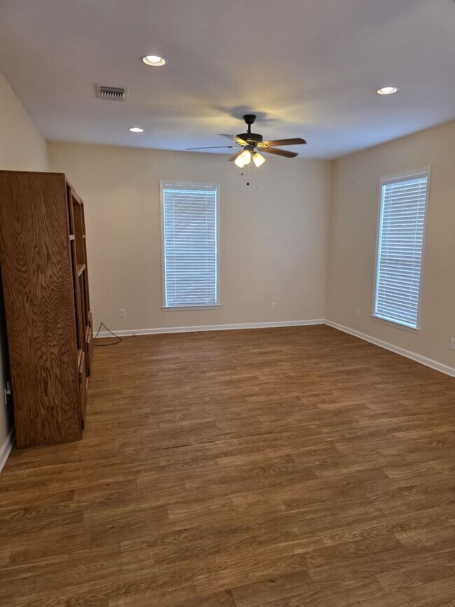 Building Photo - Cozy 2-Bedroom Home in Orange Grove!