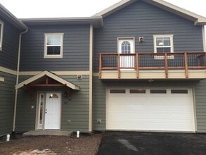 Building Photo - 726 Edgewood Pl