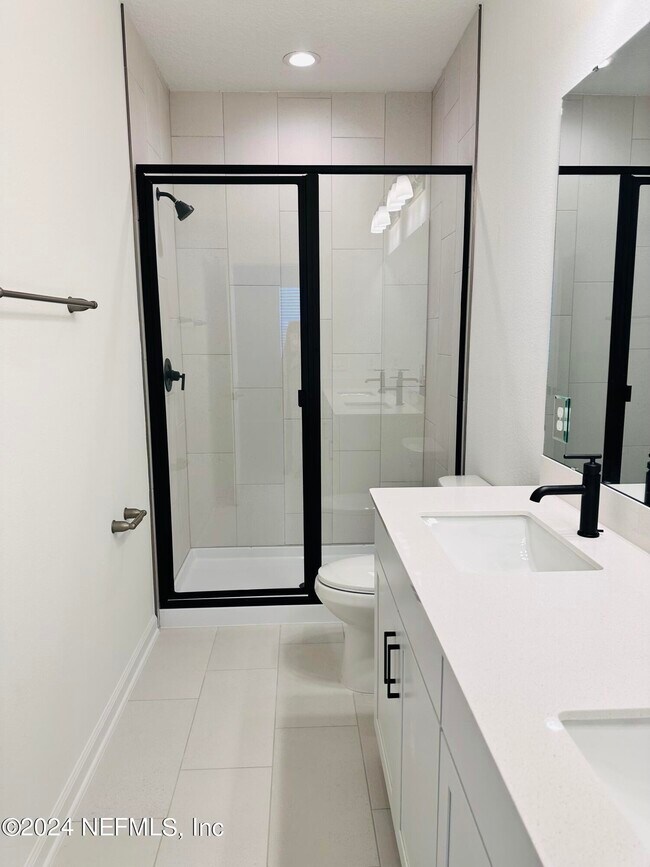 Foto del edificio - 18 Mellowood Ln