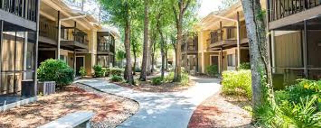 Foto del edificio - Nice and spacious condo on the 3rd with washer and dryer, near USF and I-75