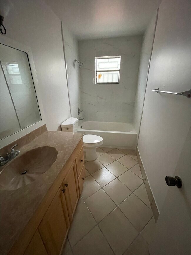 Foto del edificio - 2435 SW 109th Ct