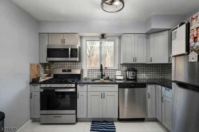 Foto del edificio - 180 Littleton Rd