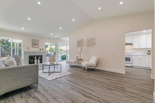 Foto del edificio - Completely remodeled Blossom Valley Home