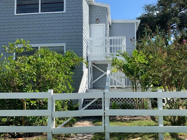 Building Photo - 244 Lexington Dr