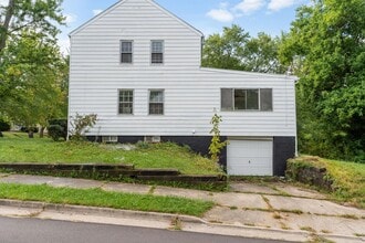 Building Photo - 1114 Roslyn Ave