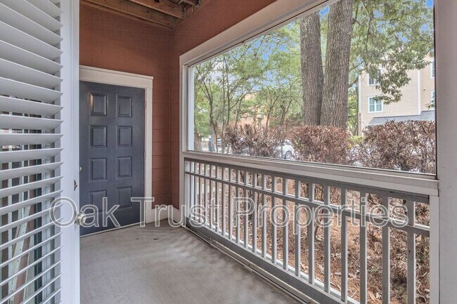 Foto del edificio - 100 Bucksley Ln