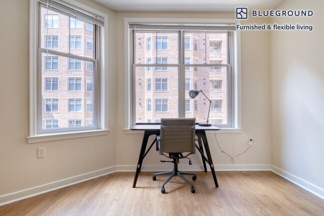 Foto del edificio - 2400 M St NW