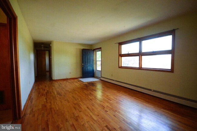 Building Photo - 4825 Old Middletown Rd