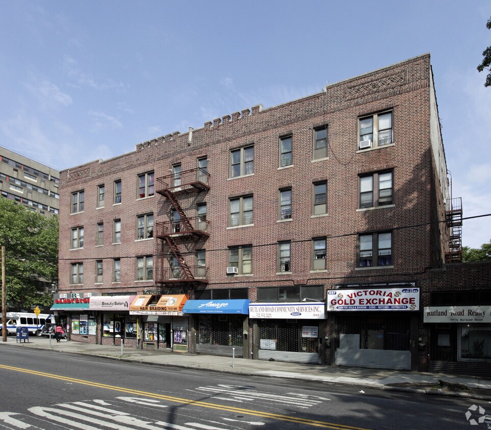 987-997 Rutland - 987-997 Rutland Rd