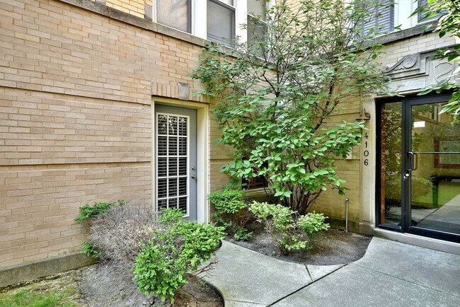 Building Photo - 4106 N Mozart St