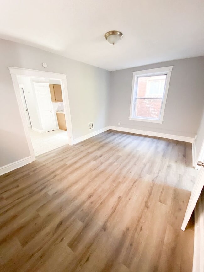Building Photo - Spacious 2 bed 1 bath just south of Cherokee