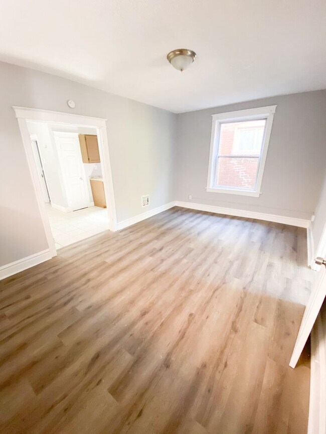 Foto del edificio - Spacious 2 bed 1 bath just south of Cherokee