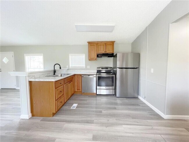 Building Photo - 566 Panther Dr