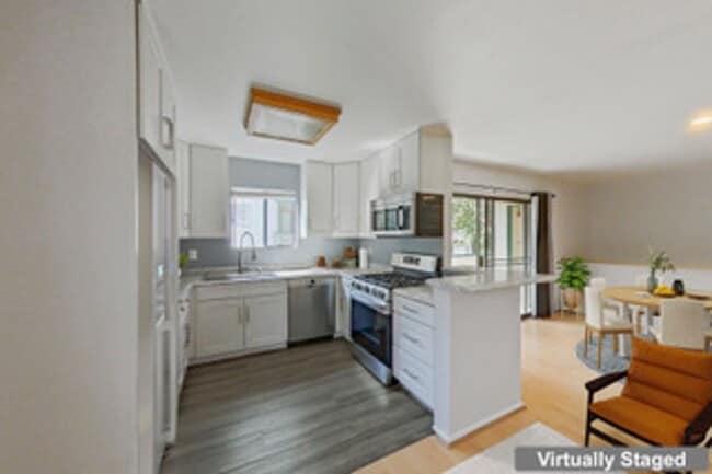 Building Photo - Charming 2 Bed | 1.5 Bath | 2 Car Garage C...