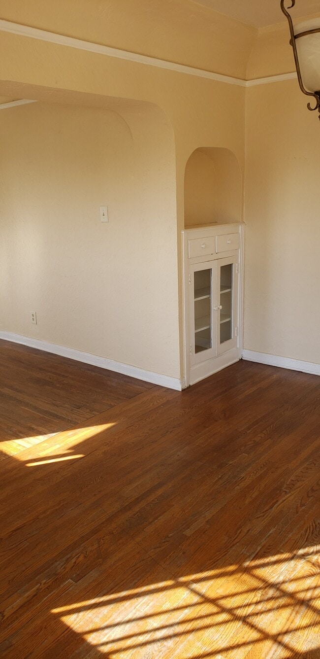 Dining Room - 1308 S Cloverdale Ave