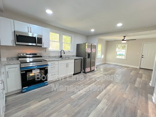 Building Photo - 1506 Lake St