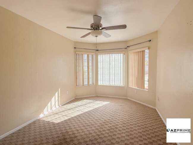 Foto del edificio - Experience the Epitome of Luxurious Living in this Magnificent 4/3 Gilbert Home!