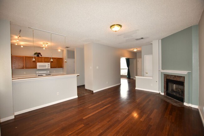Foto del edificio - Cul-de-Sac Comfort + Backyard Bonus in Pfl...