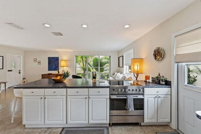 Foto del edificio - 708 Westwind Dr
