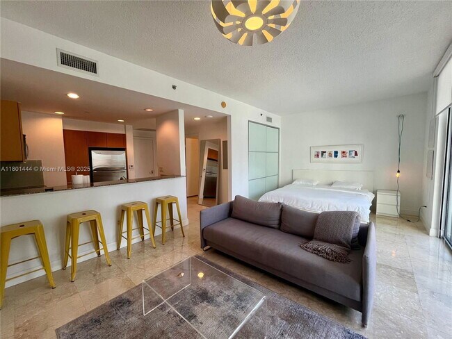 Building Photo - 1060 Brickell Ave