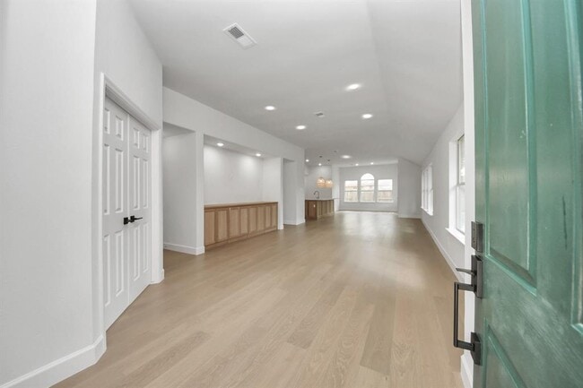 Building Photo - 38 Bayou Springs Ct