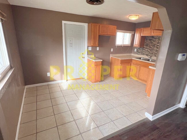 Building Photo - 2 bedrooms 1 bathroom house