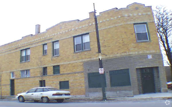 Building Photo - 4061 W Grand Ave