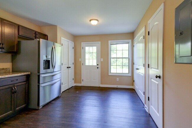 Foto del edificio - 234 Fairview Ln