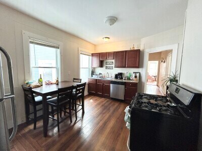 Primary Photo - 74 Romsey St