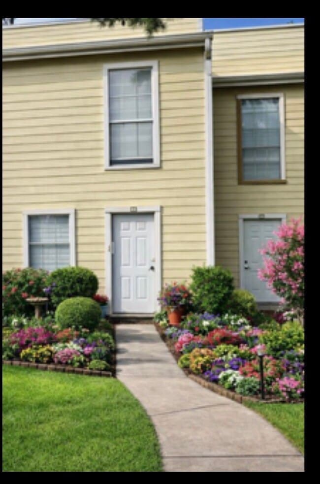 Building Photo - 6200 W Tidwell Rd