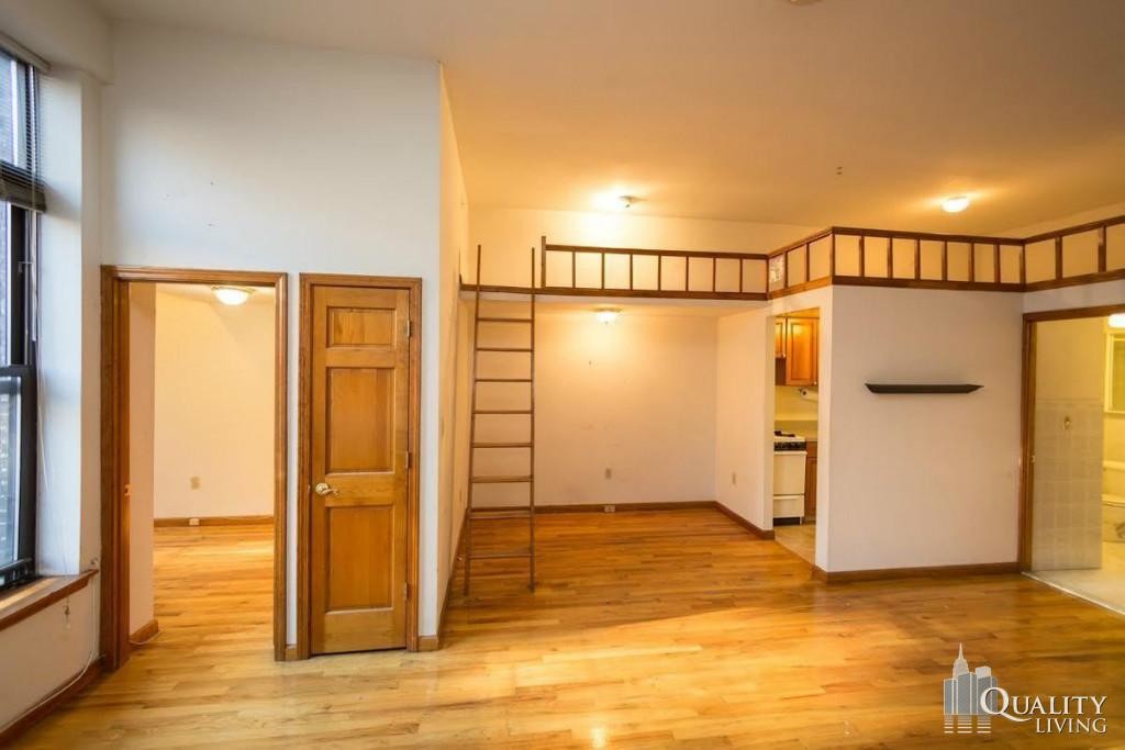 Primary Photo - 107 W 74th St